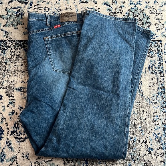 Men’s Wrangler jeans - Picture 2 of 4
